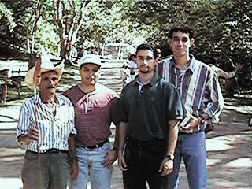 HONDURAS.NET team with the guide